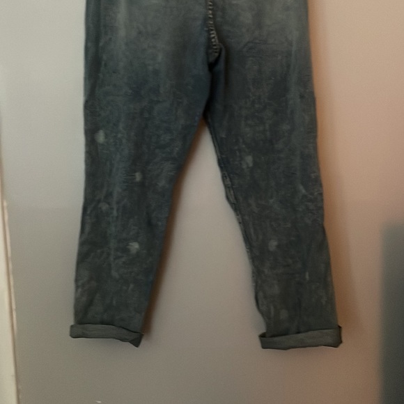 BDG. Urban Outfitters ripped jeans. Size 31. Used but very nice. High-rise. - Picture 5 of 9